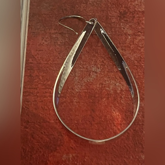 SINGLE EARRING ONLY: Silpada Do The Twist Earring on French Wire Drop - Picture 2 of 3